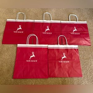 Von Maur Set of 5 Red Shopping Bags Holiday Gift Bags Christmas Gift Bags